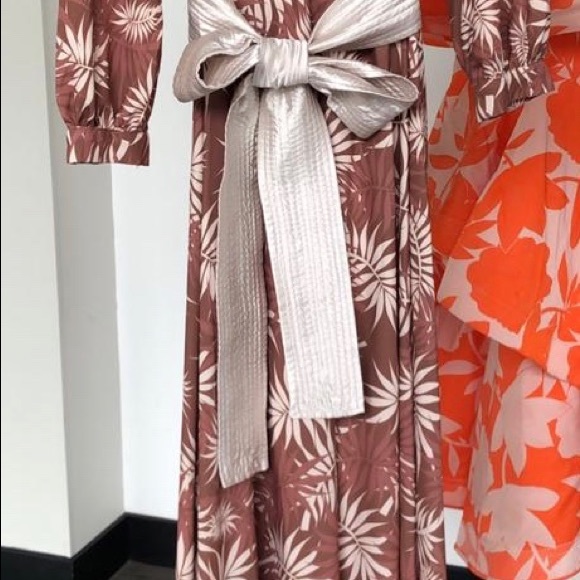 Dress - Picture 2 of 3